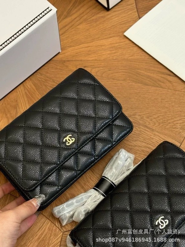 블랙 소가죽 볼 패턴 골드 버클