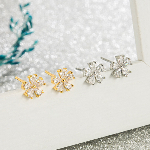 new five-petal flower shaped earrings are extremely simple, fresh, elegant, flowery, versatile, small and super fairy.