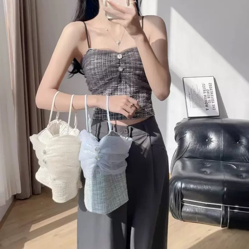 2025 primavera y verano nuevo temperamento mujer estilo malla plisada adornos de diamantes pequeños camisola moda femenina ropa exterior con almohadilla para el pecho