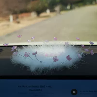 pearl crown feather anti-slip — Anti-slip mat - round-camellia-flower-cushion