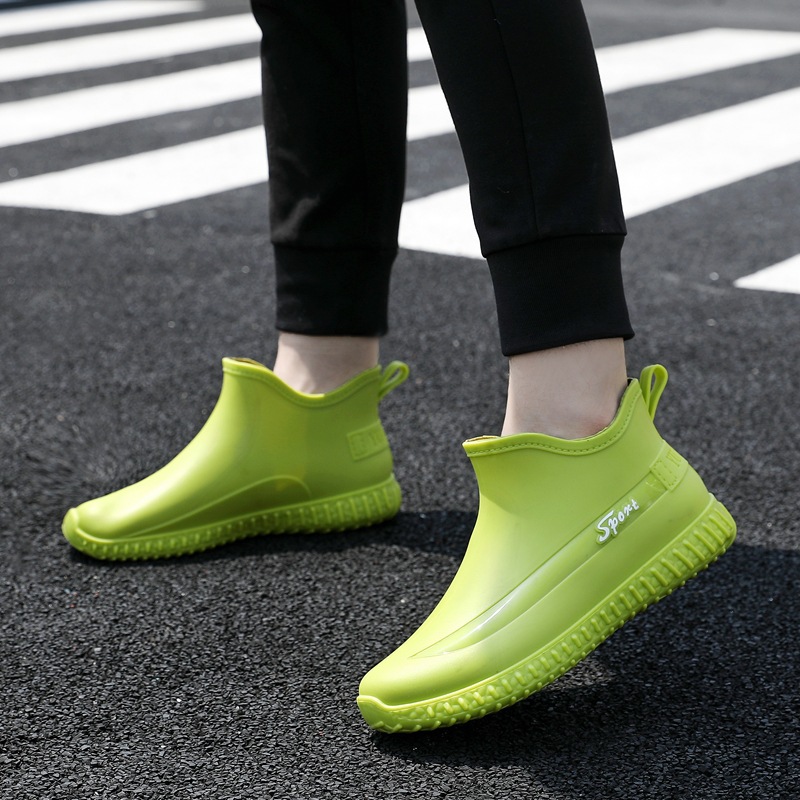 Men's Waterproof Rain Boots with Fleece Lining for Warmth, Non-Slip Kitchen Shoes, Short Ankle Rain Boots, Integrated Design, Fishing and Car Washing Shoes