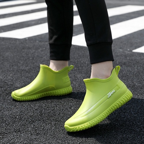 Men's Waterproof Rain Boots with Fleece Lining for Warmth, Non-Slip Kitchen Shoes, Short Ankle Rain Boots, Integrated Design, Fishing and Car Washing Shoes