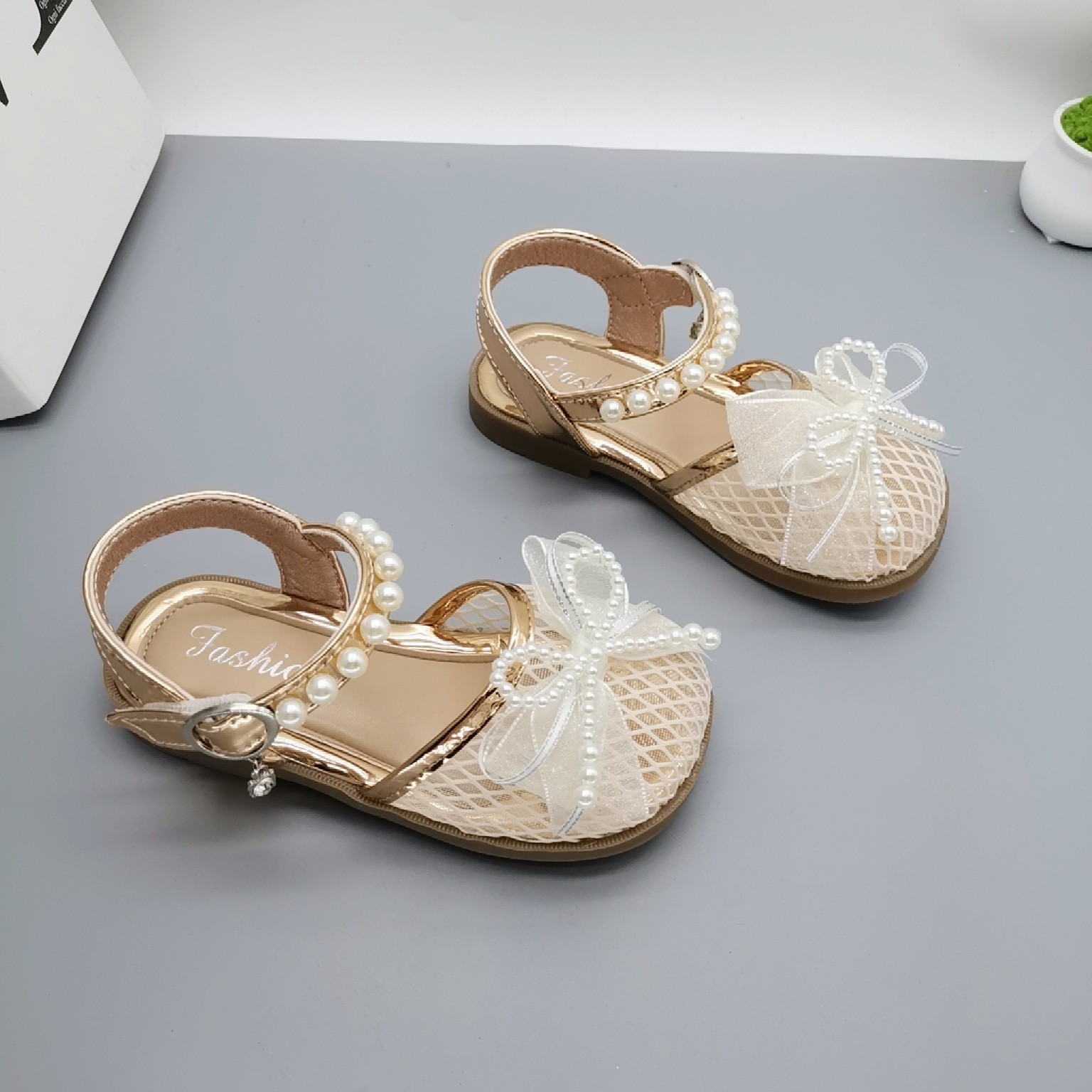 28-33 Baotou de verano pegado frío retro mujer tesoro a través de la red zapatos casuales zapatos de princesa tendón de toro antideslizante