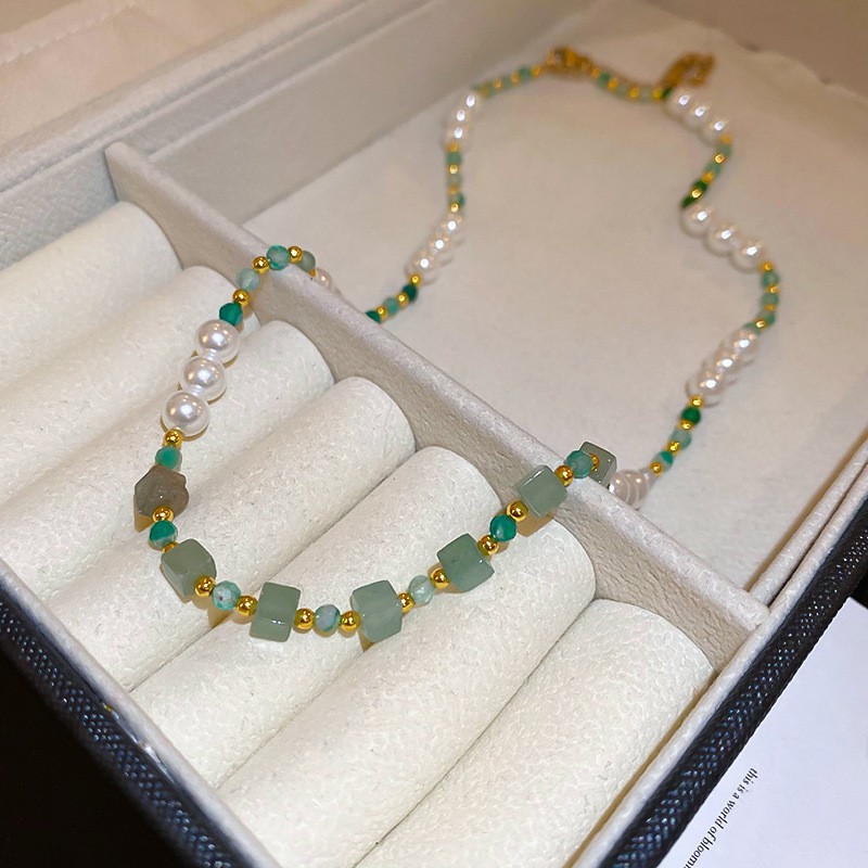 9 # Collar-Verde-Blanco