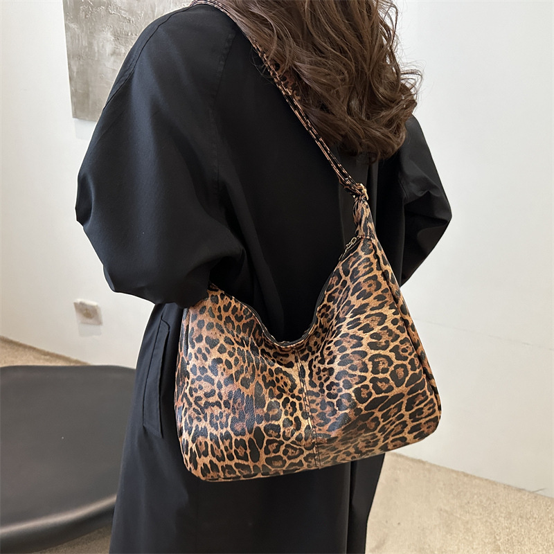 Leopardo de moda mochila de hombro de invierno 2024 nuevo estilo versátil in texturas de viaje de gran capacidad bolsa de mujer