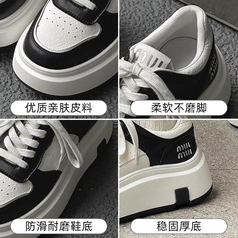 Pequeños zapatos blancos para mujeres en línea rojo explosión de otoño y invierno 2025 aumento de suela gruesa de cuero real y terciopelo pequeño in-mode zapatos de skate casuales