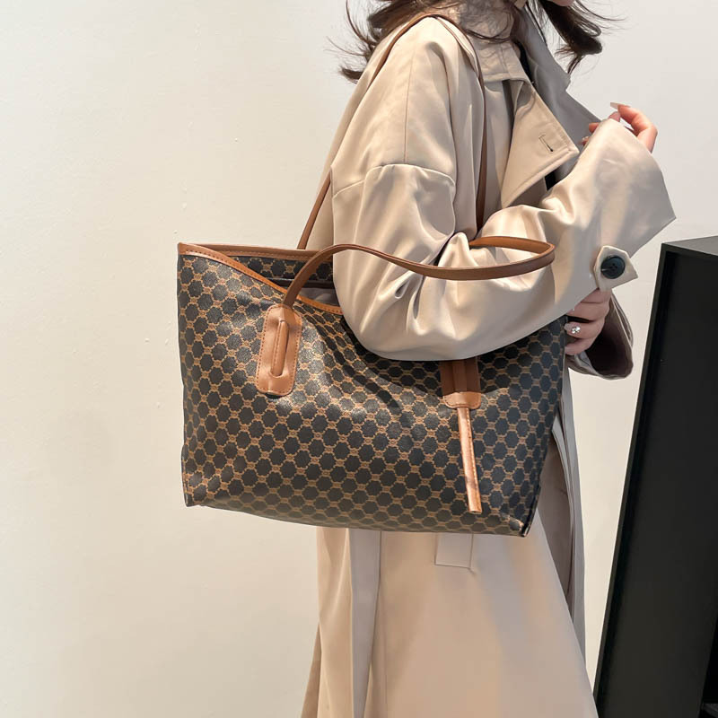 Color contrastante tendencia ocio bolso de gran tamaño 2025 primavera nuevo nicho de moda ocio de gran capacidad bolso de hombro axilar