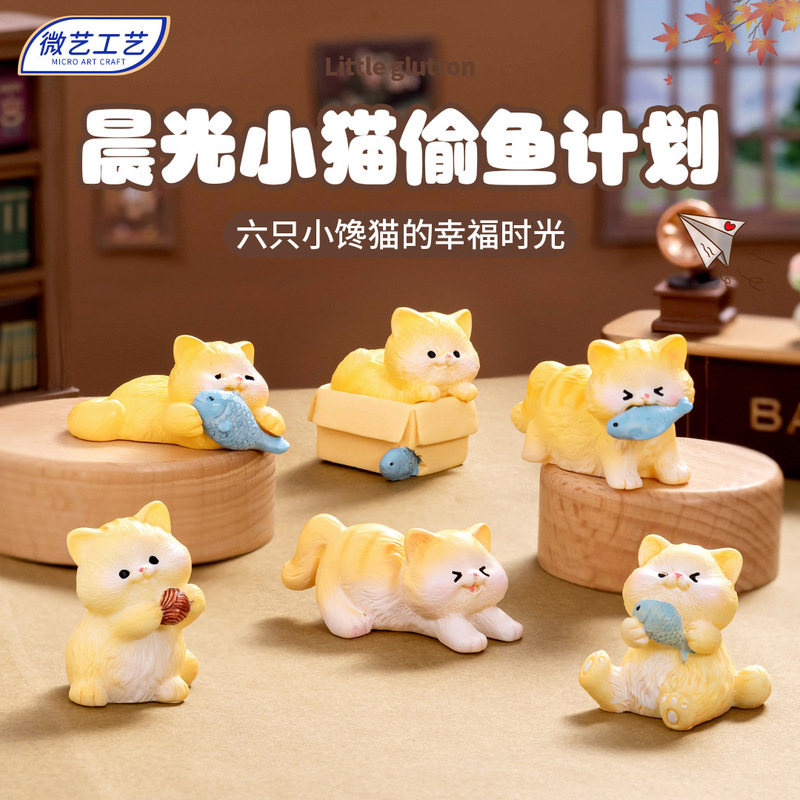 New Naughty Kitten Micro Landscape Crystal Ball Accessories Eating Fish and Holding Ball Naughty Kitten Desktop Car Resin Ornaments