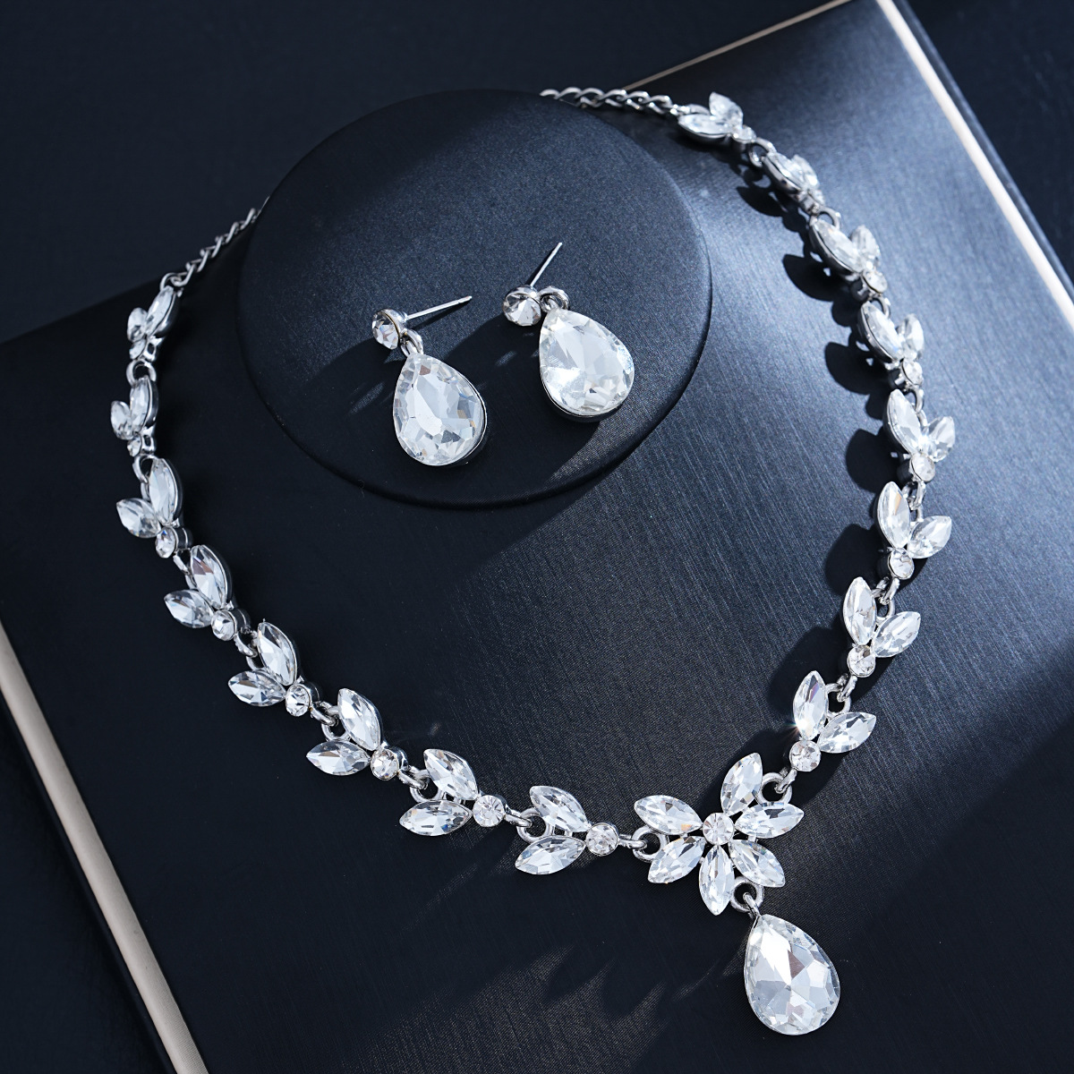 Set gioielli sposa con collana e orecchini in strass per matrimonio_voghion.com