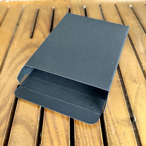 Black card packaging box wholesale hot stamping and hot stamping. Make universal 350g black small paper box for quick delivery.