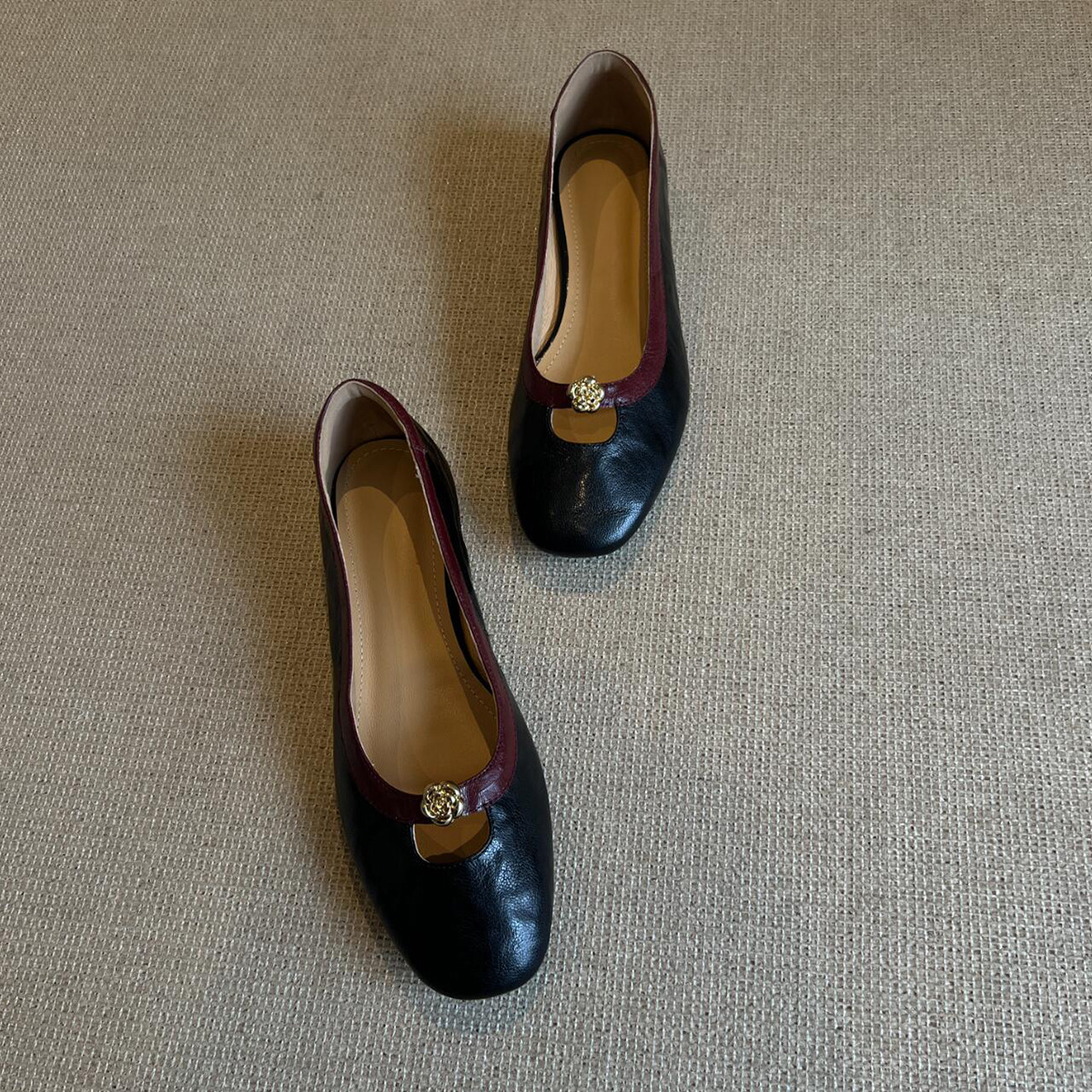 Versión de cuero de vaca ~ cuero genuino retro camellia francesa con un zapato de pie único zapatos de mujer nuevos zapatos planos zapatos de abuela