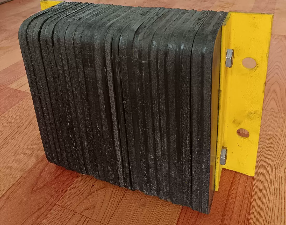 橡胶防撞条仓库物流卸货平台货车防撞块码头墙面保护缓冲护舷D200