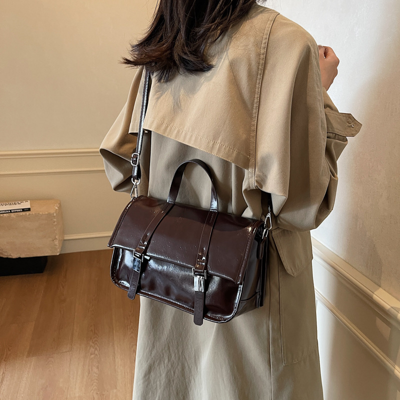 Otoño y invierno retro bolso de mano simple para mujeres 2024 nuevo paquete de hombro casual de gran capacidad de viaje bolsa de correo universal