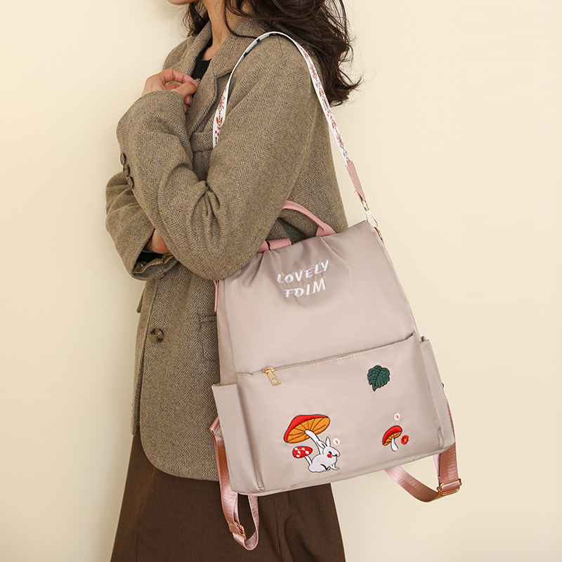 Mochila antirrobo para mujer 2025 primavera nueva moda de nailon salvaje mochila para mujer mochila de viaje de doble uso