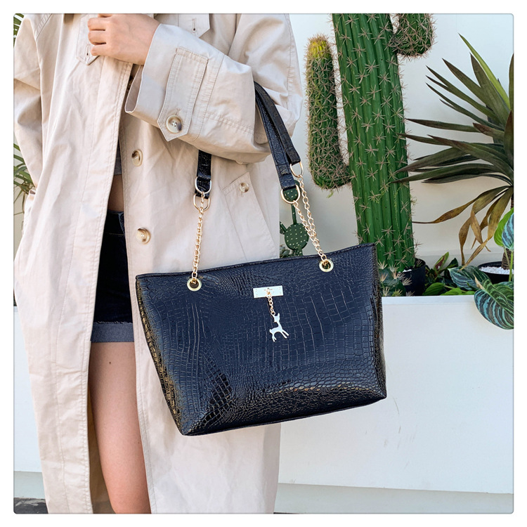 Krokodillemønster, lyst ansikt, 2024, ny mote, koreansk utgave, stor kapasitet, enkel håndholdt dameveske_voghion.com