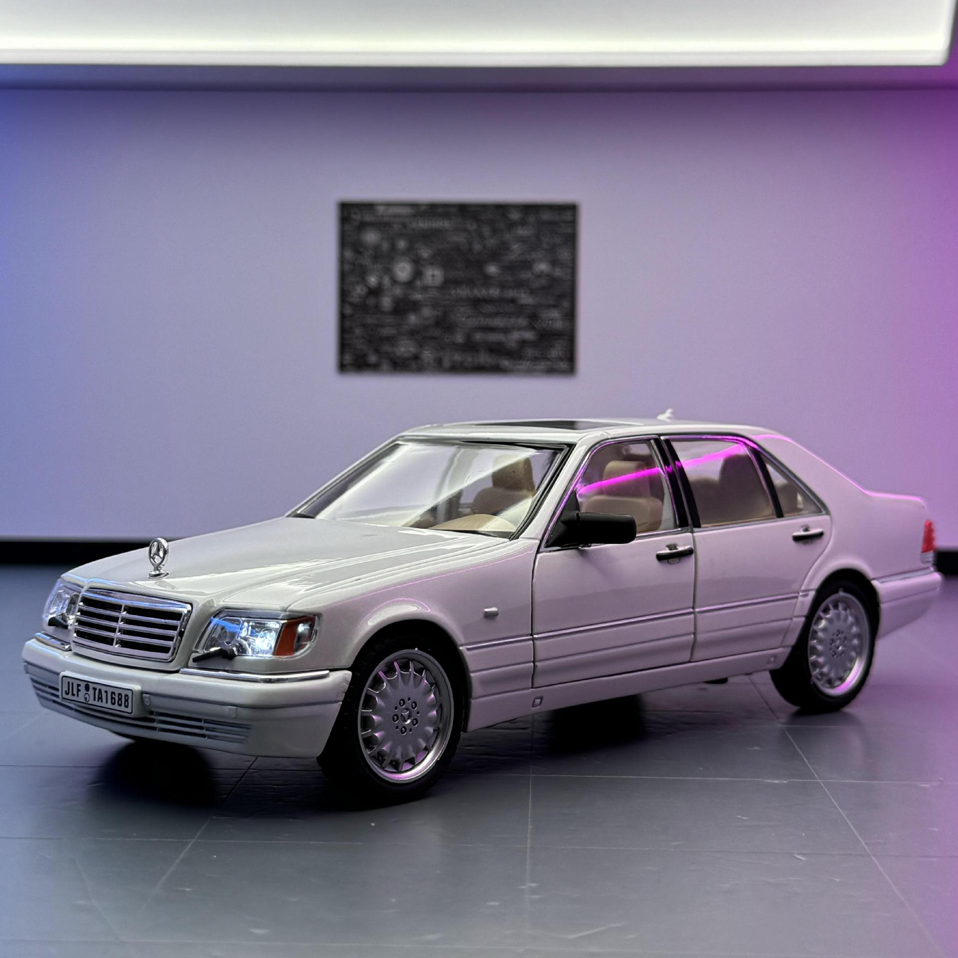 Modelo de coche de aleación Weili 1:24 Tiger Head Ben coche con sonido y luz de retorno juguete coche efecto de sonido modelo de decoración