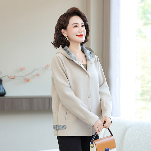 Increase and fatten the autumn jacket of middle-aged and elderly people. New clothes for autumn jackets of 40-60 years old middle-aged mothers.