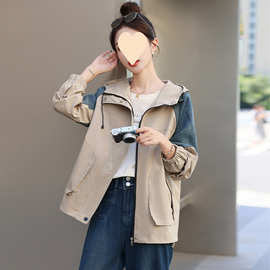 实拍2025年新款穿搭时尚减龄小众设计感牛仔拼接连帽外套夹克女