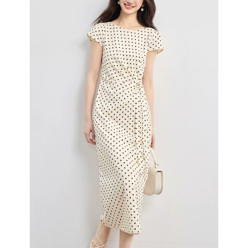 Váy maxi chữ A thắt eo họa tiết chấm bi đen trắng tay ngắn xẻ tà — Điểm đen Apricot Bottom chi tiết 4