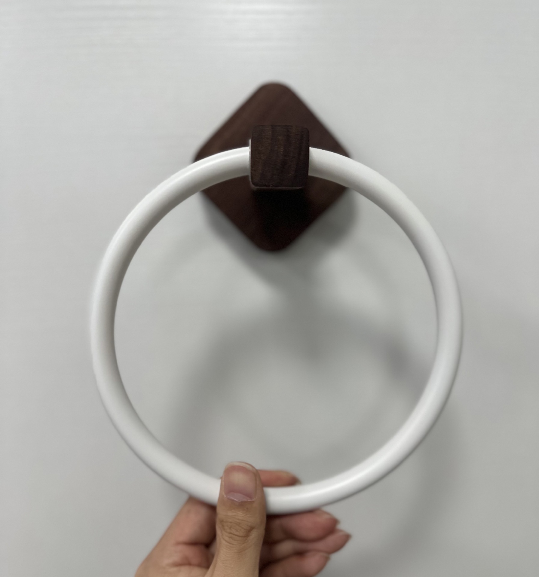 Toallero anillo de madera maciza cara toalla rack Hotel baño toalla rack japonés creativo anillo de toalla estante colgante