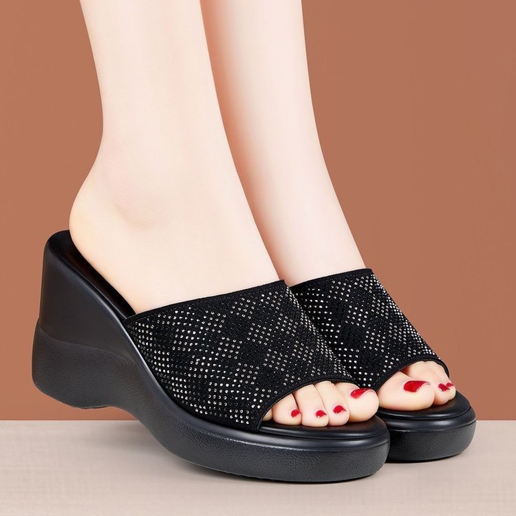 Zapatillas de talón alto de diamante para mujeres 2026 verano nuevo estilo de moda para usar zapatillas antideslizantes de suela gruesa