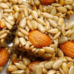 Almond Raisin Seed Crisp Independent Packaging Wholesale 500g Walnuts Sunflower Seed Crisp Substitute New Year Snack Seed Crisp