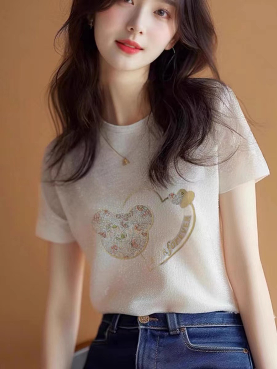 Áo thun ngắn tay in họa tiết mùa xuân hè, dáng vai suông thiết kế độc đáo — màu trắng