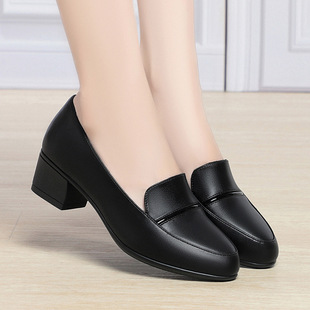 Soft-Soled Mother's Shoes 2025 Spring & Fall New Women's Leather Shoes Thick Heel Comfortable Flats Middle-Aged and Elderly Women's Leather Shoes That Are Not Tiring for Feet