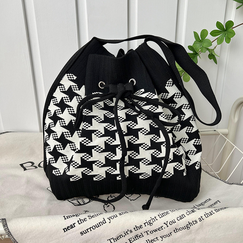 Bolsa de cubo de punto nuevo diseño japonés y coreano simple bolso de hombro de moda femenina versátil bolso portátil de viaje de verano