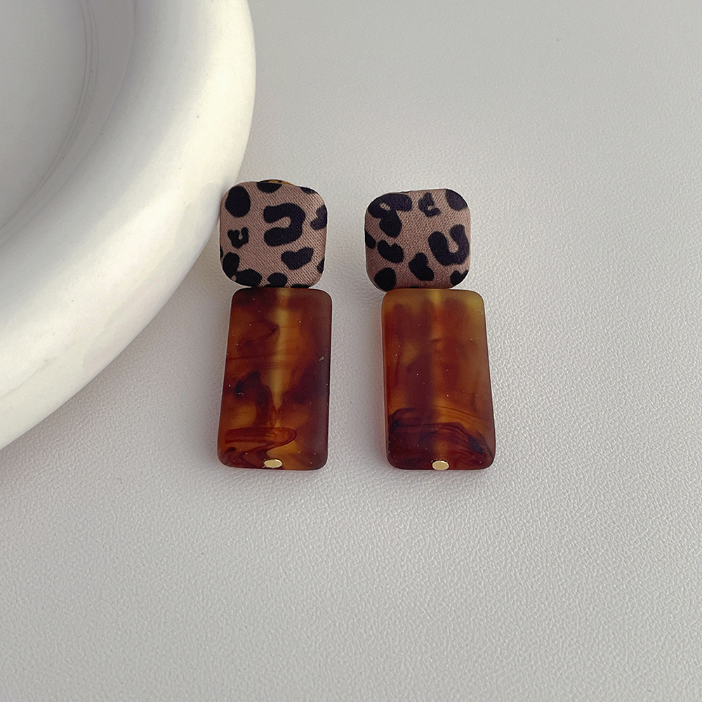 1 Pair Simple Style Geometric Resin Drop Earrings display picture 3