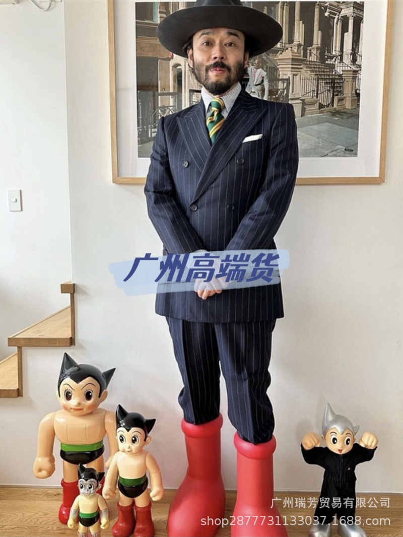 (2개) ASTRO BOY 같은 스타일 큰 머리 장화 2023 년 봄과 여름 새로운 스타일 높은 배럴 두꺼운 바닥 증가 된 다리 얇은 빨간 부츠 남성과 여성을위한