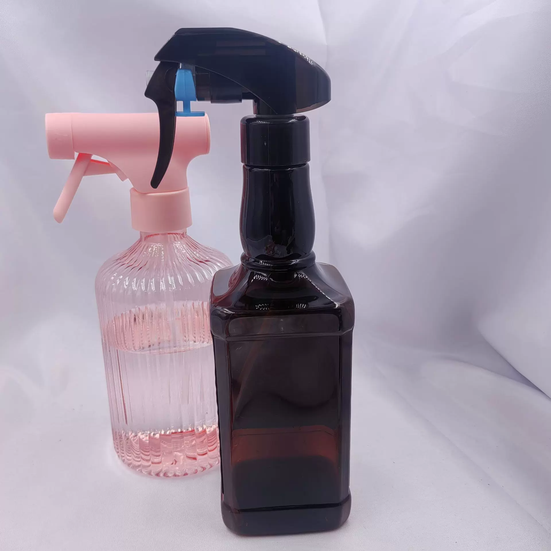500ml美容美发复古伏特加瓶喷壶园艺浇花喷雾瓶理发保湿PET塑料瓶