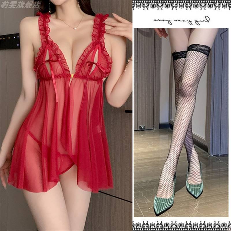 빨간색 잠옷 + 검정색 양말