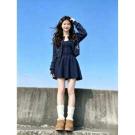 藏青针织连衣裙女秋冬2026新款小个子miu韩系早秋季穿搭一整套装