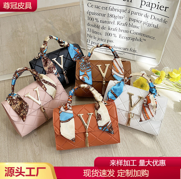universal one-shoulder bag with diamond pattern