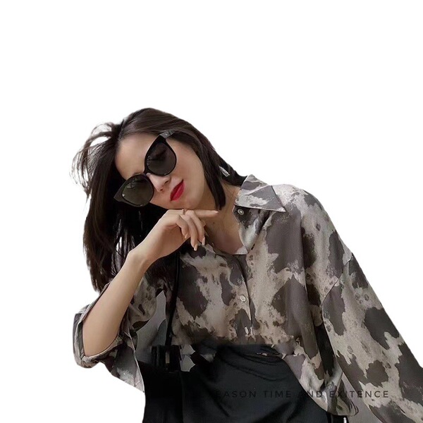 Elite elegant demi-season design shirt