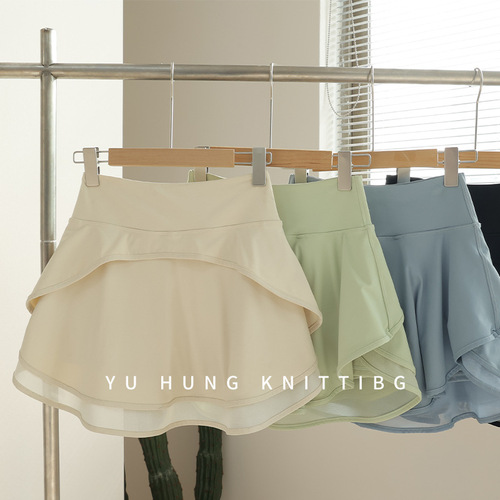 Women's invisible side seam sports short skirt, slimming and breathable yoga pants, half-length training tennis skirt for summer running.
