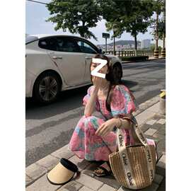 碎花方领泡泡袖连衣裙女夏季新款法式收腰显瘦中长款裙子潮