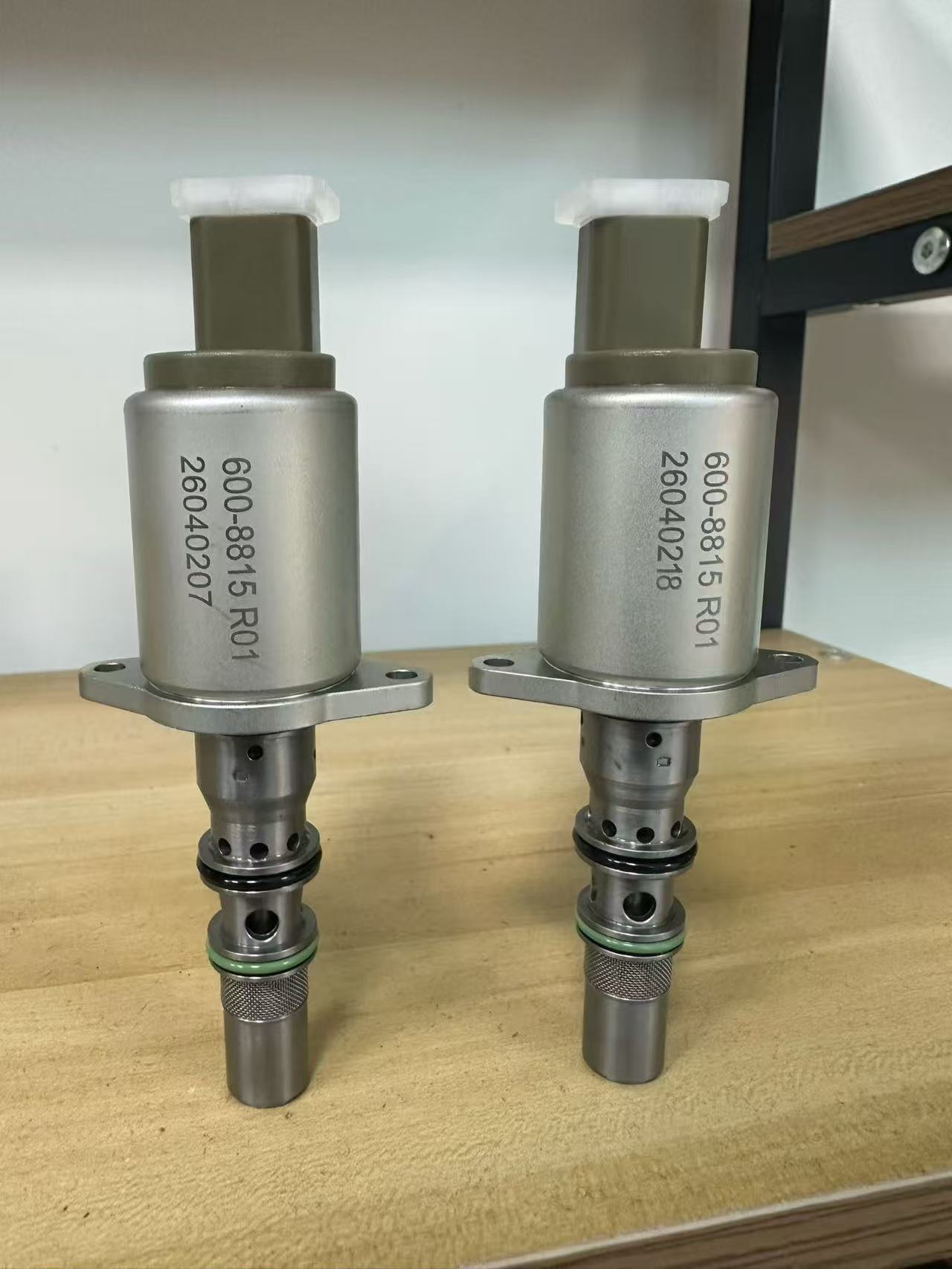600-8815 Is Suitable for Carter D9 D10 Bulldozers, Crane Solenoid Valves, Loaders, and Electrical Components
