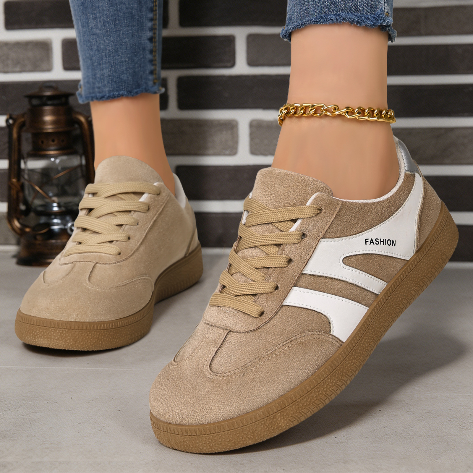 Zapatos de mujer verano 2026 nuevo estilo transfronterizo ancho versátil zapatos casuales suaves de moda zapatos deportivos de entrenamiento de lazos