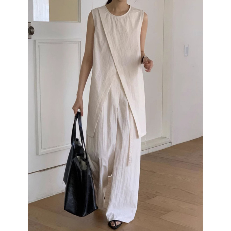 Designed Sleeveless Mid-Length Shirt for Women to Cover Buttocks, Fashionable Lace-Up Waist Top, Front Slit Layered Vest for Summer