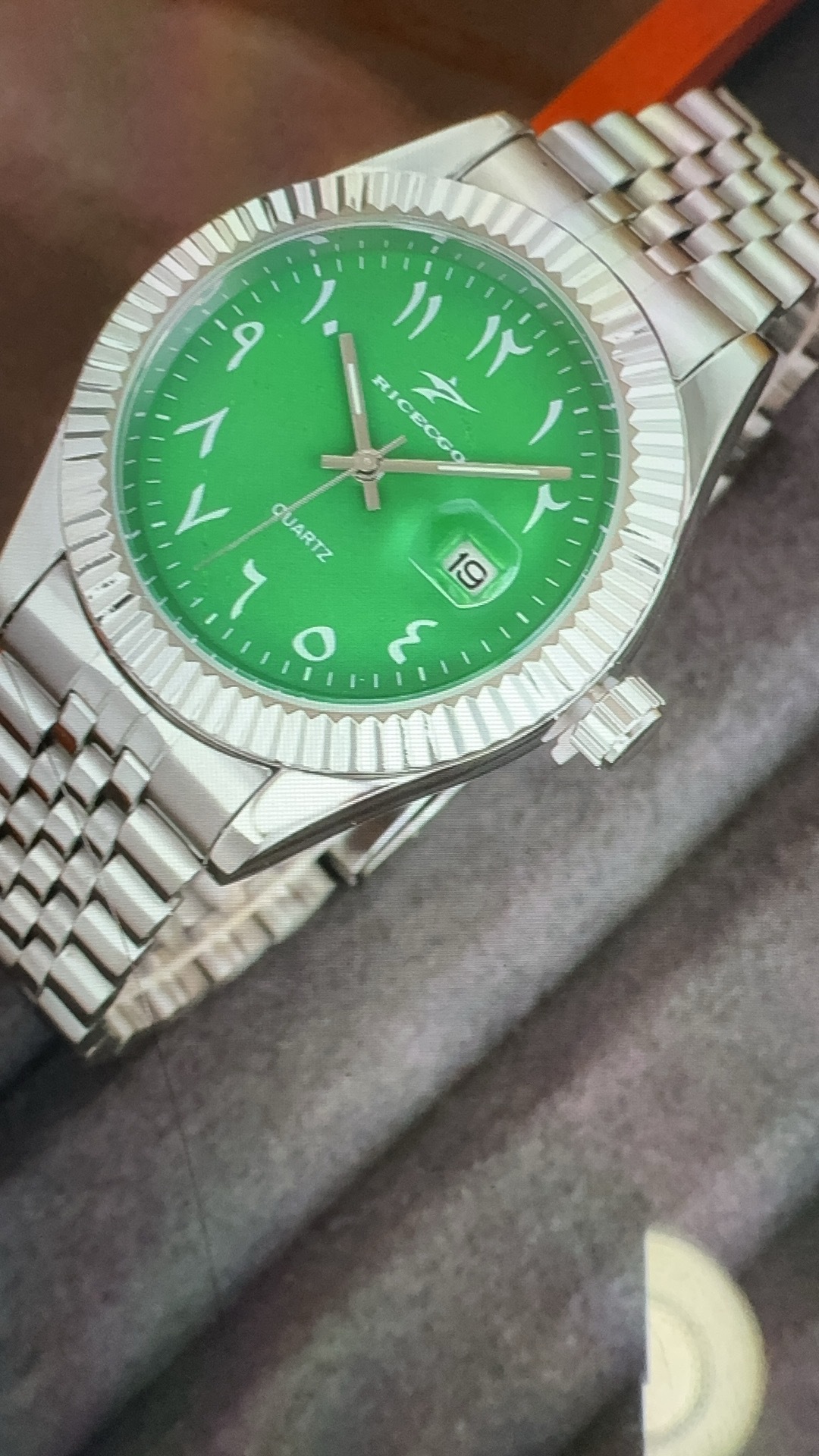 은색 녹색 표면