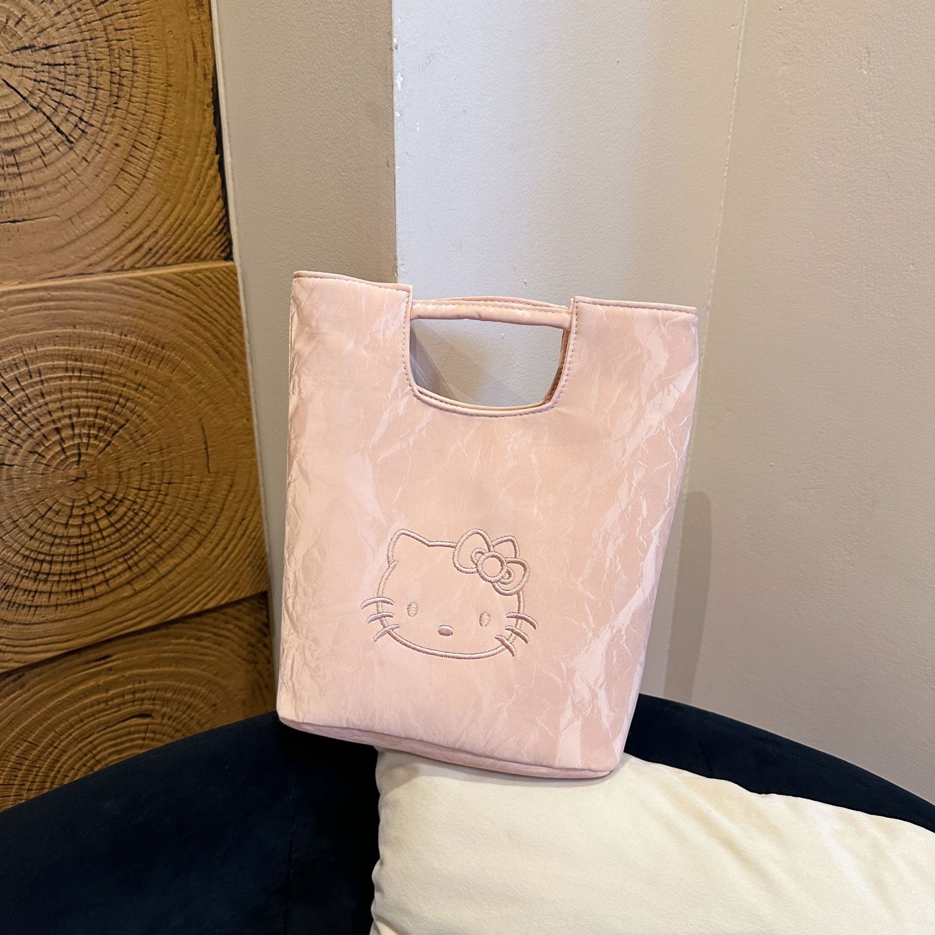Cute lamb velvet vegetable basket KT wrist bag fashionable suede bag daily soft and furry handbag
