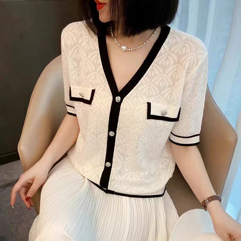 Áo len dệt kim jacquard cổ chữ V tay ngắn, phong cách tiểu thơ, khóa kim loại — Màu đen chi tiết 3