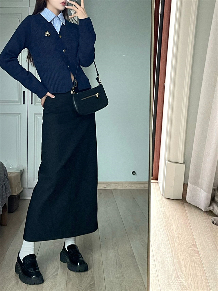 Preppy Style Black Suit Skirt For Plus-size Women, High-waisted, Slimming A-line Skirt, Straight Cut, Unique And Elegant Long Skirt.