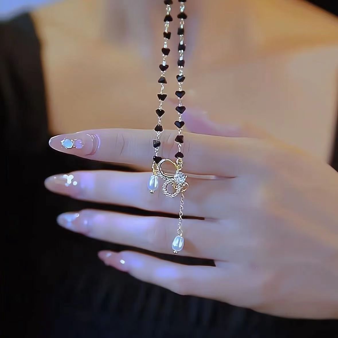 Collier pendentif papillon en perles et zircon micro-pavé, style européen et américain, pour femme. Design de niche, polyvalent et haut de gamme._voghion.com