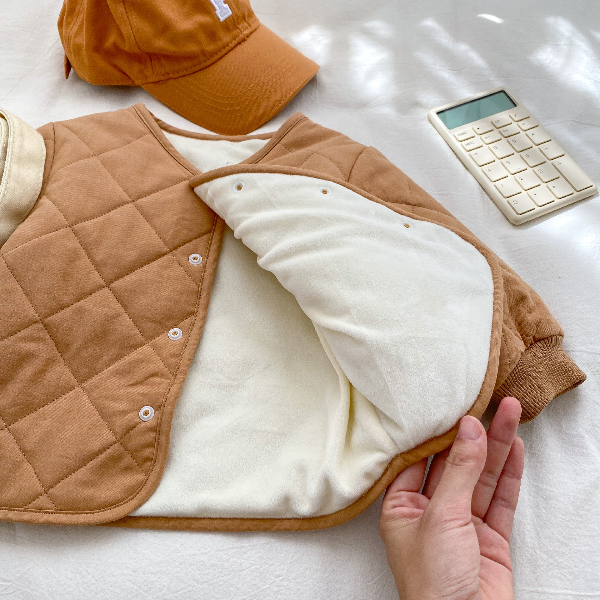 2023 nueva ropa para niños y niñas bebé Otoño e Invierno forrado de lana ropa acolchada de algodón chaqueta acolchada de algodón para niños bebé chaqueta acolchada de algodón cálido rombo