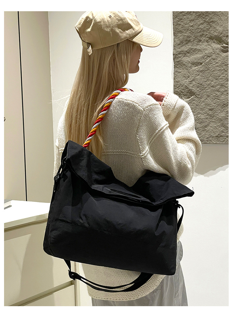 Colorful Fox's new niche women's thick-rope nylon fabric large-capacity commuter messenger single-shoulder bag undefined