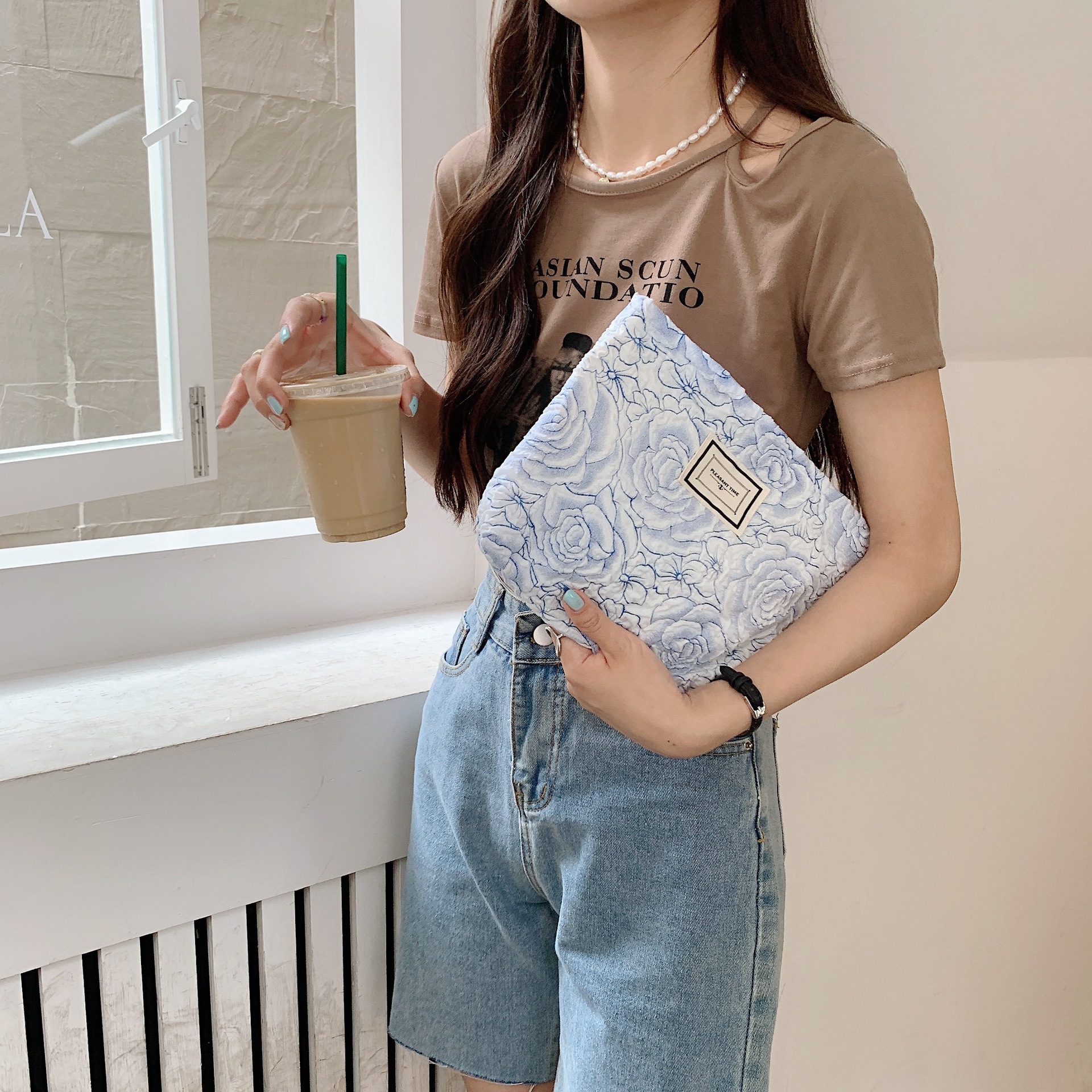 Wholesale of 25244 Jacquard blue rose large-capacity portable bags, clutch bags, storage bags, ladies' tote handbags undefined