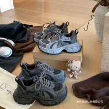 ����ϵ�ЬŮ2025�궬���¿�͹Űٴ��p�����m���e